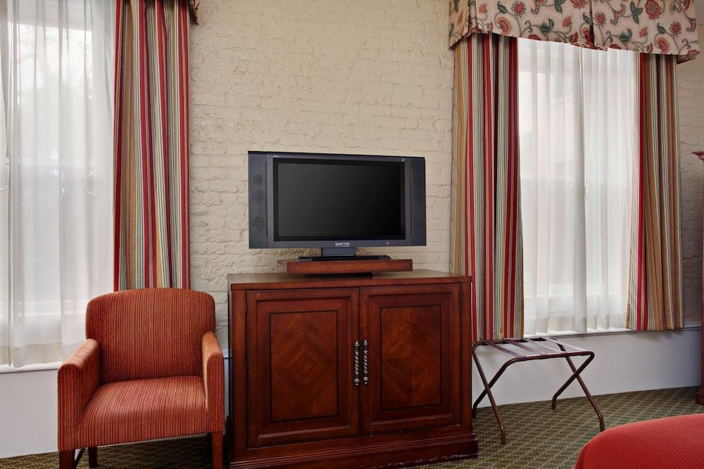 Hotel Virginia Santa Barbara, Tapestry Collection By Hilton Exteriör bild