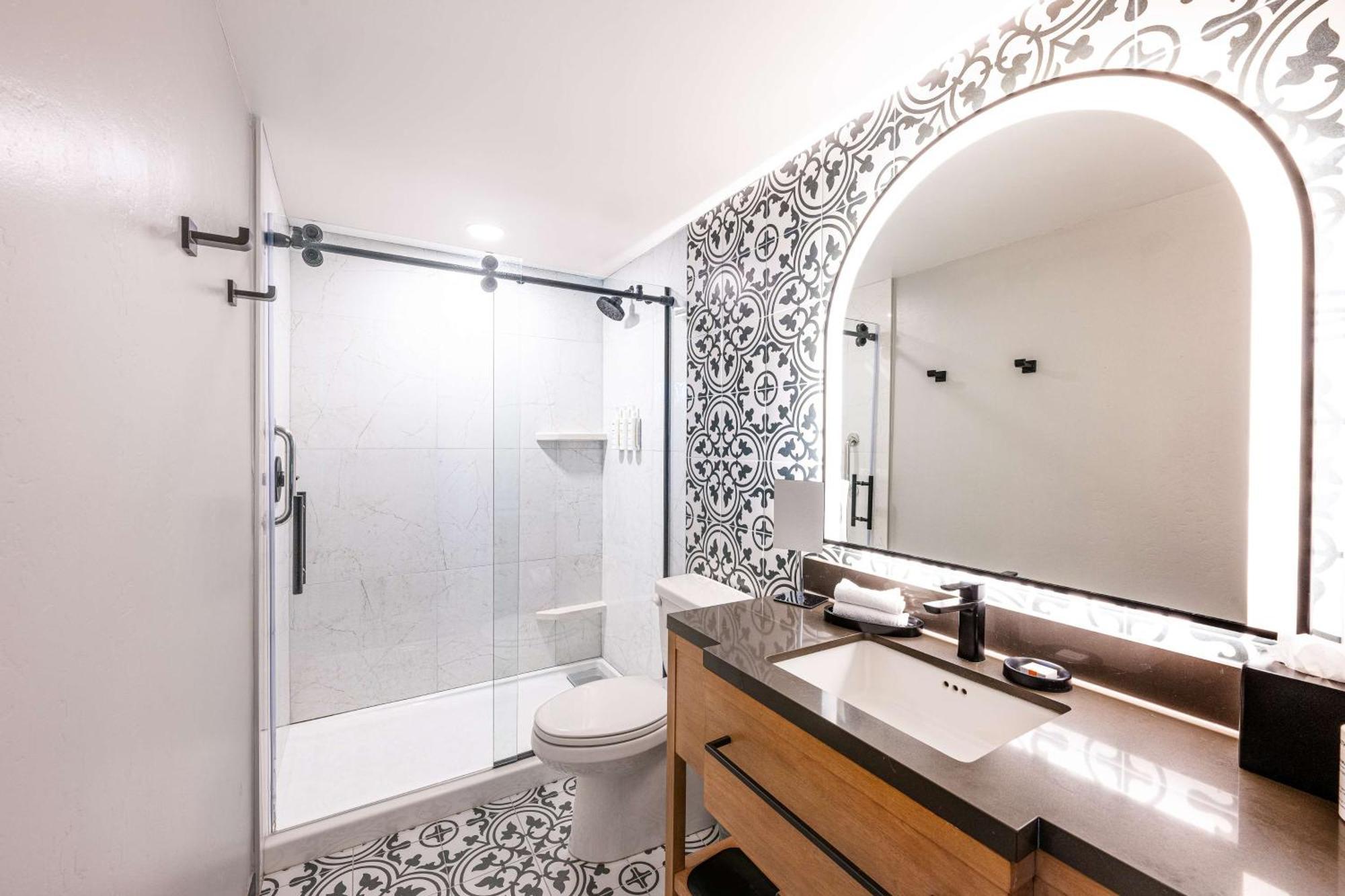 Hotel Virginia Santa Barbara, Tapestry Collection By Hilton Exteriör bild