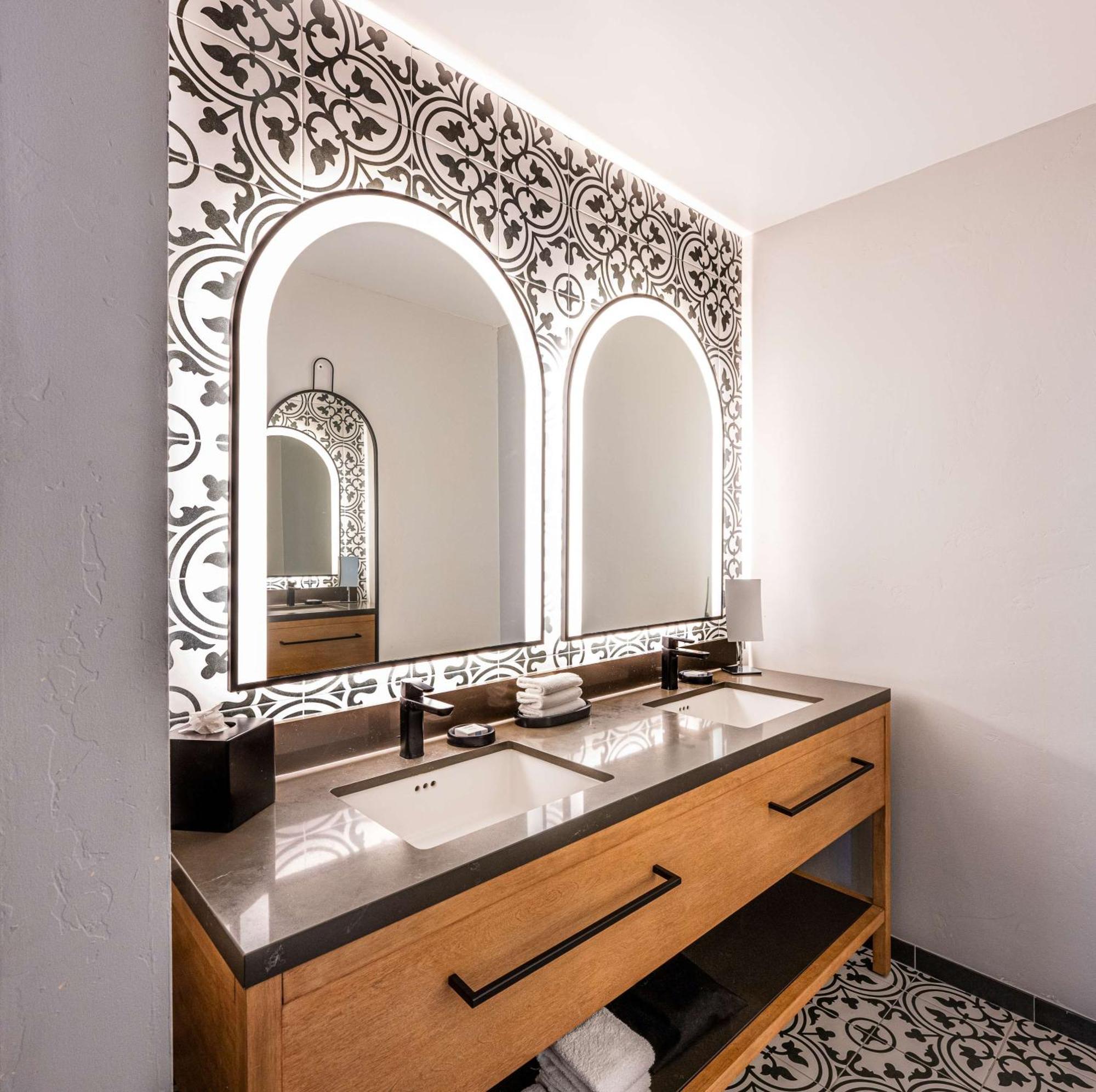 Hotel Virginia Santa Barbara, Tapestry Collection By Hilton Exteriör bild
