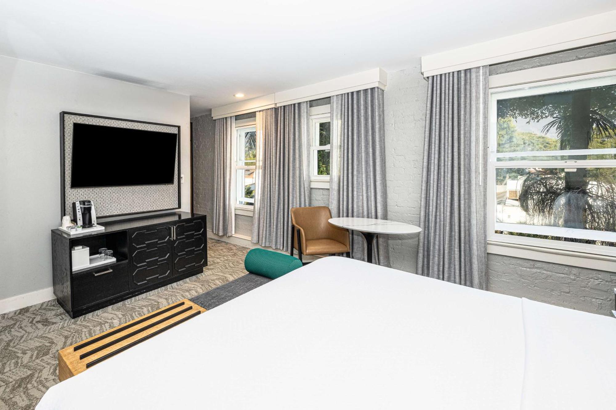 Hotel Virginia Santa Barbara, Tapestry Collection By Hilton Exteriör bild